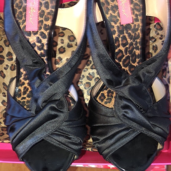 Betsey Johnson Black Satin Dress Shoes - Picture 1 of 6